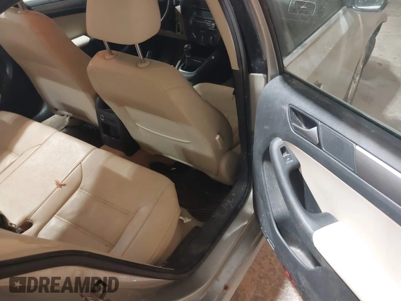 2014 Volkswagen Jetta TDI w/Premium с VIN 3VW3L7AJ6EM237033, выставлен на аукционе IAAI как лот 41482020 с пробегом 134 990 миль миль и . История ставок и продаж доступна на DreamBid. Изображение 8.