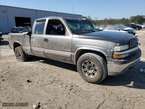 2000 Chevrolet Silverado 1500 LT with VIN 1GCEK19T7YE190607, listed as a Copart auction lot 46532245 with 174,903 mi miles and Salvage Title. Bid and sale history available at carsss.com. Image 4.