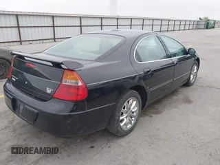 2004 Chrysler 300M M z VIN 2C3HE66G94H686024, wystawiony jako IAAI lot #42174229 z przebiegiem 150 628 mil mil oraz . Historia ofert i sprzedaży dostępna na DreamBid. Obrazek 4.
