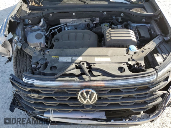 2024 Volkswagen Atlas SEL Premium R-Line with VIN 1V2FR2CA9RC520336, listed as a Copart auction lot 52252065 with 16,900 mi miles and Salvage title. Bid and sale history available at DreamBid. Image 13.