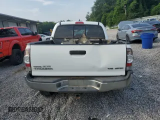 2015 Toyota Tacoma с VIN 5TFLU4EN3FX132165, выставлен на аукционе Copart как лот 62501525 с пробегом 180 887 миль миль и Списание • Salvage title. История ставок и продаж доступна на DreamBid. Изображение 6.