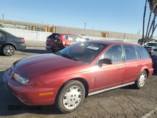 1997 Saturn SW z VIN 1G8ZK8272VZ371975, wystawiony jako Copart lot #75880424 z przebiegiem 121 194 mil mil oraz Szkody całkowita. Historia ofert i sprzedaży dostępna na DreamBid. Obrazek 1.