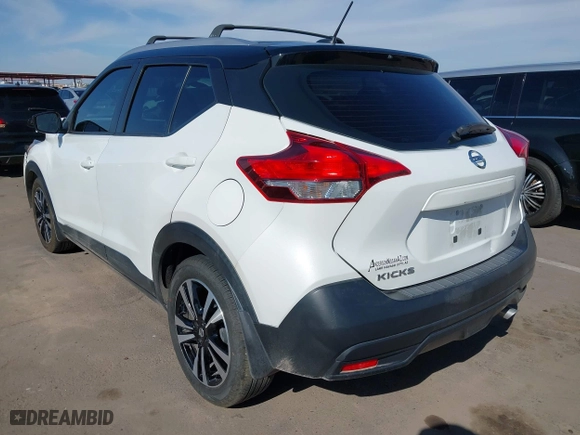2018 Nissan Kicks SR with VIN 3N1CP5CUXJL504437, listed as a IAAI auction lot 41890907 with 137,572 mi miles. Bid and sale history available at carsss.com. Image 3.
