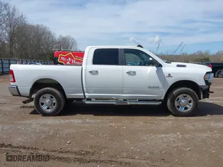 2019 Ram 2500 Big Horn with VIN 3C6UR5DL2KG675282, listed as a IAAI auction lot 41729803 with 88,084 mi miles. Bid and sale history available at carsss.com. Image 14.