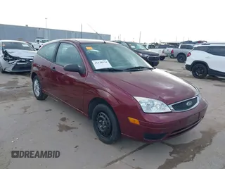 2007 Ford Focus S z VIN 1FAFP31N27W231884, wystawiony jako IAAI lot #41138534 z przebiegiem 84 506 mil mil oraz . Historia ofert i sprzedaży dostępna na DreamBid. Obrazek 1.