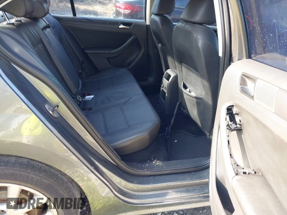 2012 Volkswagen Jetta SE с VIN 3VWDX7AJ3CM327942, выставлен на аукционе IAAI как лот 42146409 с пробегом 165 734 миль миль и . История ставок и продаж доступна на DreamBid. Изображение 8.