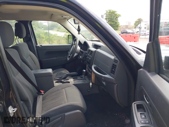 2012 Jeep Liberty Sport z VIN 1C4PJMAK1CW163938, wystawiony jako IAAI lot #42680723 z przebiegiem 138 238 mil mil oraz . Historia ofert i sprzedaży dostępna na DreamBid. Obrazek 5.