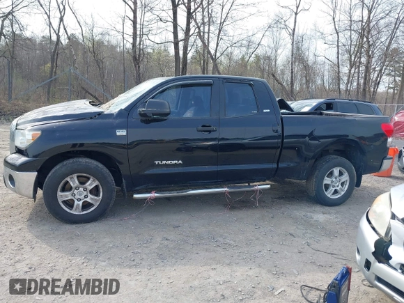 2007 Toyota Tundra SR5 z VIN 5TFBT54117X005726, wystawiony jako IAAI lot #42105716 z przebiegiem 84 828 mil mil oraz . Historia ofert i sprzedaży dostępna na DreamBid. Obrazek 14.