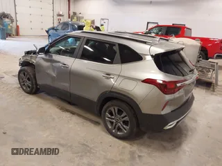 2022 Kia Seltos S with VIN KNDEU2AA8N7263350, listed as a IAAI auction lot 42147067 with 61,042 mi miles and . Bid and sale history available at DreamBid. Image 3.