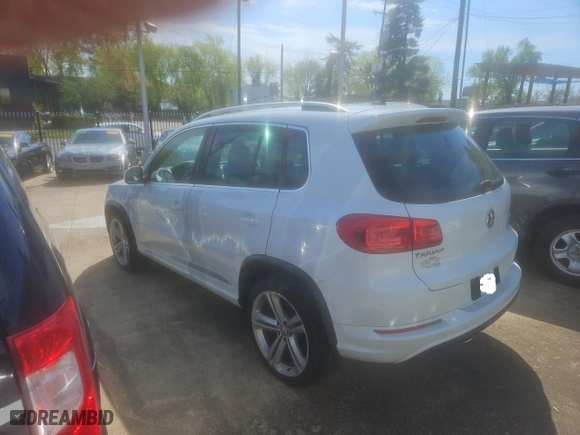 2016 Volkswagen Tiguan R-Line with VIN WVGAV7AX7GW088378, listed as a Copart auction lot 53963235 with 122,175 mi miles and Clean Title. Bid and sale history available at carsss.com. Image 3.