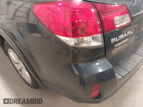 2010 Subaru Outback Premium All-Weather Anniversary z VIN 4S4BRCCC2A3317473, wystawiony jako IAAI lot #42039446 z przebiegiem 164 912 mil mil oraz . Historia ofert i sprzedaży dostępna na DreamBid. Obrazek 6.