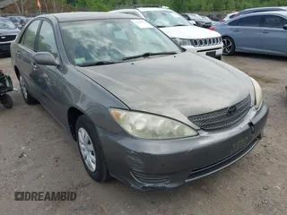 2005 Toyota Camry STD z VIN 4T1BE32K85U625154, wystawiony jako IAAI lot #42495913 z przebiegiem 165 756 mil mil oraz . Historia ofert i sprzedaży dostępna na DreamBid. Obrazek 1.