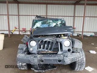 2016 Jeep Wrangler Unlimited Freedom с VIN 1C4BJWDG9GL319356, выставлен на аукционе IAAI как лот 42113994 с пробегом Не указан миль и . История ставок и продаж доступна на DreamBid. Изображение 12.