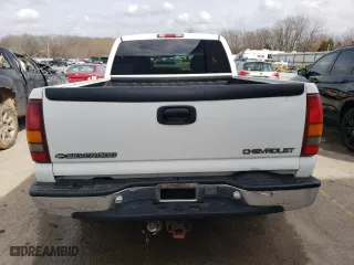 2001 Chevrolet Silverado 1500 LT with VIN 1GCEK19T51E133196, listed as a Copart auction lot 45113174 with 257,917 mi miles and Salvage Title. Bid and sale history available at carsss.com. Image 6.