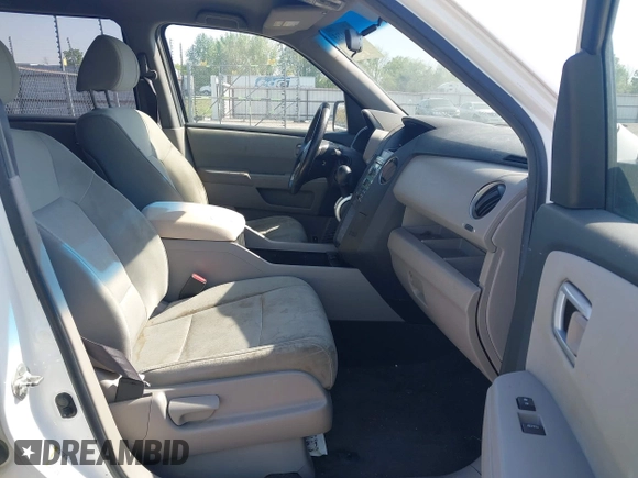 2011 Honda Pilot LX with VIN 5FNYF4H21BB094179, listed as a IAAI auction lot 42012733 with 183,546 mi miles. Bid and sale history available at carsss.com. Image 5.