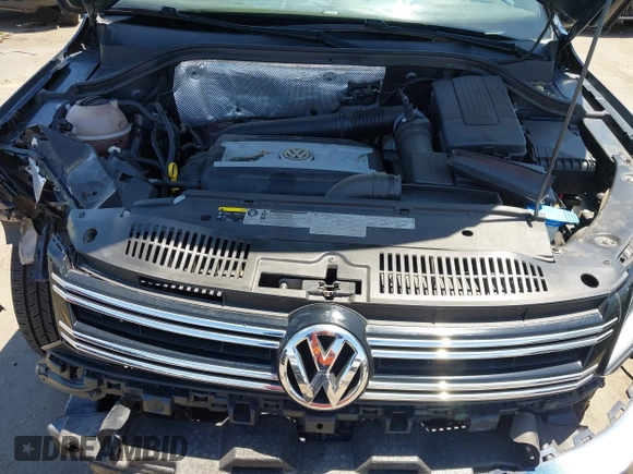 2015 Volkswagen Tiguan SE with VIN WVGAV7AX8FW595806, listed as a IAAI auction lot 42644395 with 51,638 mi miles and . Bid and sale history available at DreamBid. Image 10.