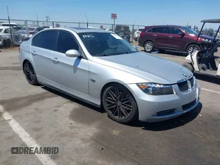 2006 BMW 3 Series 325i z VIN WBAVB13566KX50297, wystawiony jako IAAI lot #42205889 z przebiegiem 137 887 mil mil oraz . Historia ofert i sprzedaży dostępna na DreamBid. Obrazek 1.