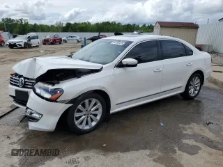 2013 Volkswagen Passat SEL Premium z VIN 1VWCH7A30DC039521, wystawiony jako Copart lot #56795935 z przebiegiem 127 052 mil mil oraz Nie do naprawy • Non repairable. Historia ofert i sprzedaży dostępna na DreamBid. Obrazek 1.