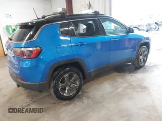 2019 Jeep Compass Latitude with VIN 3C4NJDBB8KT748817, listed as a IAAI auction lot 41289661 with 115,031 mi miles. Bid and sale history available at carsss.com. Image 4.