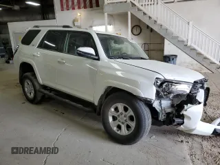 2022 Toyota 4Runner SR5 Premium with VIN JTENU5JRXN5979777, listed as a Copart auction lot 53605845 with 20,957 mi miles and Salvage title. Bid and sale history available at DreamBid. Image 4.