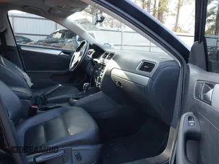 2014 Volkswagen Jetta Sedan SE w/Connectivity with VIN 3VWD07AJ8EM427848, listed as a IAAI auction lot 40988647 with 134,773 mi miles. Bid and sale history available at carsss.com. Image 5.
