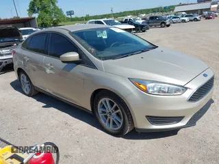 2018 Ford Focus SE z VIN 1FADP3FEXJL210905, wystawiony jako IAAI lot #42264105 z przebiegiem 136 499 mil mil oraz . Historia ofert i sprzedaży dostępna na DreamBid. Obrazek 1.