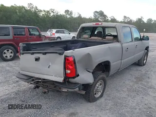 2003 Chevrolet Silverado 1500HD LS z VIN 1GCGK13U23F158628, wystawiony jako IAAI lot #42315357 z przebiegiem 182 526 mil mil oraz . Historia ofert i sprzedaży dostępna na DreamBid. Obrazek 4.