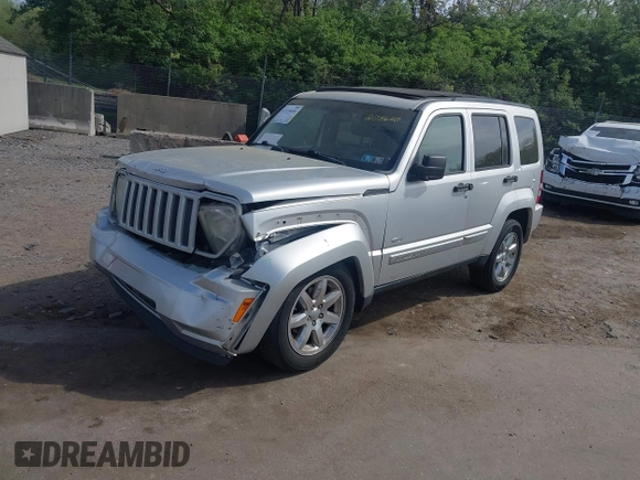 2012 Jeep Liberty Sport z VIN 1C4PJMAK7CW203620, wystawiony jako IAAI lot #42135469 z przebiegiem 163 127 mil mil oraz . Historia ofert i sprzedaży dostępna na DreamBid. Obrazek 2.