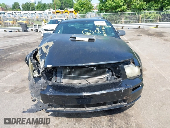 2008 Ford Mustang Deluxe z VIN 1ZVHT80N985155422, wystawiony jako IAAI lot #42312812 z przebiegiem Nie podano mil oraz . Historia ofert i sprzedaży dostępna na DreamBid. Obrazek 13.