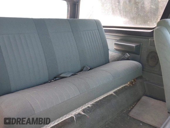 1989 Ford Bronco XL z VIN 1FMEU15NXKLA14330, wystawiony jako IAAI lot #42429531 z przebiegiem 82 009 mil mil oraz . Historia ofert i sprzedaży dostępna na DreamBid. Obrazek 8.