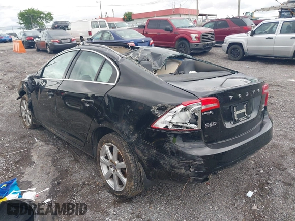 2016 Volvo S60 T5 Premier z VIN YV1612TK3G2411949, wystawiony jako IAAI lot #42353357 z przebiegiem 152 937 mil mil oraz . Historia ofert i sprzedaży dostępna na DreamBid. Obrazek 3.