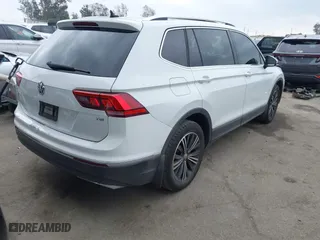2018 Volkswagen Tiguan SEL with VIN 3VV3B7AX9JM090342, listed as a IAAI auction lot 41895823 with 98,400 mi miles. Bid and sale history available at carsss.com. Image 4.