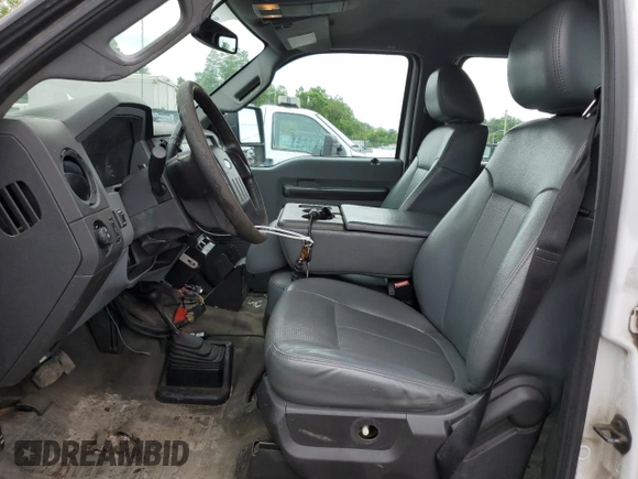 2014 Ford F-250 XL z VIN 1FT7W2B63EEA54851, wystawiony jako Copart lot #57958295 z przebiegiem 56 534 mil mil oraz Czysty tytuł • Clean title. Historia ofert i sprzedaży dostępna na DreamBid. Obrazek 7.