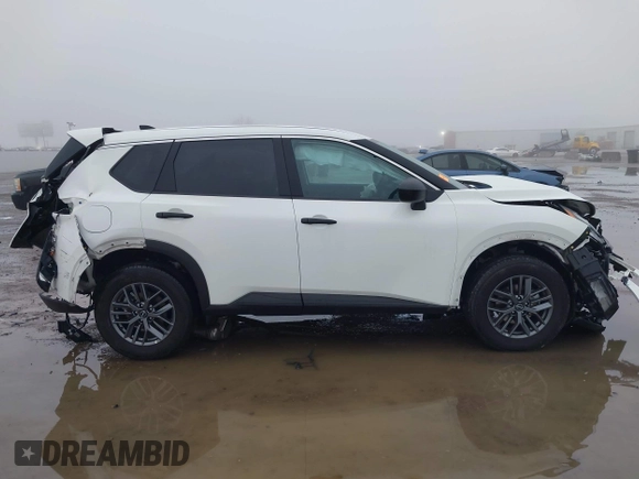 2024 Nissan Rogue S z VIN 5N1BT3AB7RC671402, wystawiony jako IAAI lot #41445320 z przebiegiem 17 769 mil mil oraz . Historia ofert i sprzedaży dostępna na DreamBid. Obrazek 14.