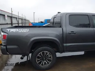 2020 Toyota Tacoma SR5 with VIN 5TFCZ5AN1LX227753, listed as a IAAI auction lot 41543939 with 35,860 mi miles and . Bid and sale history available at DreamBid. Image 17.