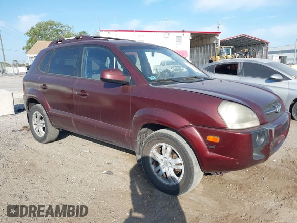 2008 Hyundai Tucson SE with VIN KM8JN12D28U913130, listed as a IAAI auction lot 41915402 with 208,907 mi miles. Bid and sale history available at carsss.com. Image 1.