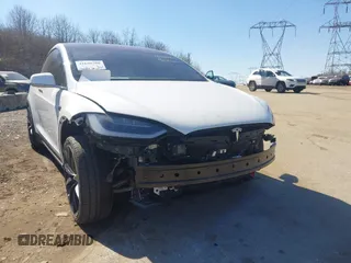 2018 Tesla Model X 75D with VIN 5YJXCAE45JF103828, listed as a IAAI auction lot 41698708 with 118,699 mi miles and . Bid and sale history available at carsss.com. Image 6.