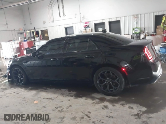 2019 Chrysler 300 with VIN 2C3CCABG6KH617913, listed as a IAAI auction lot 41558437 with 113,073 mi miles. Bid and sale history available at carsss.com. Image 15.