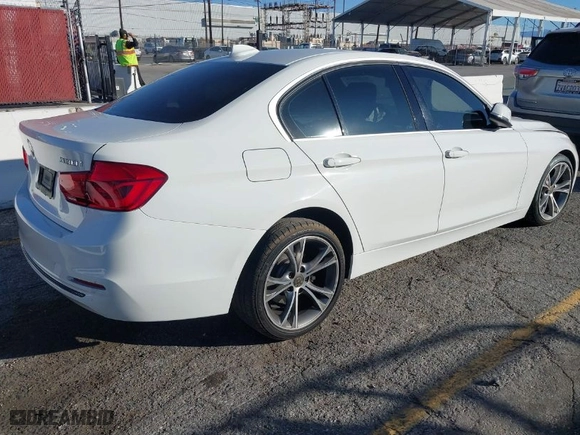 2018 BMW 3 Series 330i with VIN WBA8B9G58JNU96623, listed as a IAAI auction lot 41121819 with 1 mi miles. Bid and sale history available at carsss.com. Image 4.