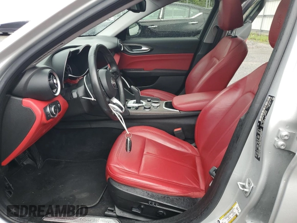 2020 Alfa Romeo Giulia Ti Sport z VIN ZARFAMBN9L7635579, wystawiony jako Copart lot #56565595 z przebiegiem 33 039 mil mil oraz Szkoda całkowita • Salvage title. Historia ofert i sprzedaży dostępna na DreamBid. Obrazek 7.