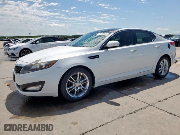 2013 Kia Optima EX с VIN 5XXGN4A77DG182352, выставлен на аукционе Copart как лот 54130995 с пробегом 174 866 миль миль и Чистый • Clean title. История ставок и продаж доступна на DreamBid. Изображение 1.
