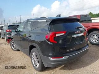 2023 GMC Terrain SLT z VIN 3GKALVEG5PL191771, wystawiony jako IAAI lot #42543485 z przebiegiem 50 250 mil mil oraz . Historia ofert i sprzedaży dostępna na DreamBid. Obrazek 3.