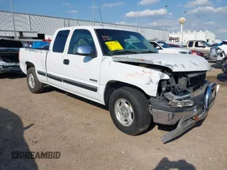 2001 Chevrolet Silverado 1500 LS with VIN 2GCEC19V911100167, listed as a IAAI auction lot 41863161 with 145,856 mi miles. Bid and sale history available at carsss.com. Image 1.