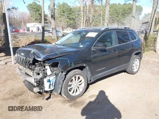 2019 Jeep Cherokee Latitude with VIN 1C4PJLCB6KD490529, listed as a IAAI auction lot 41890940 with 113,147 mi miles. Bid and sale history available at carsss.com. Image 17.