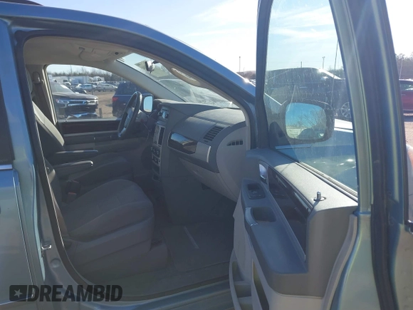 2010 Chrysler Town & Country Touring with VIN 2A4RR5D13AR308522, listed as a IAAI auction lot 41673246 with 125,647 mi miles. Bid and sale history available at carsss.com. Image 5.