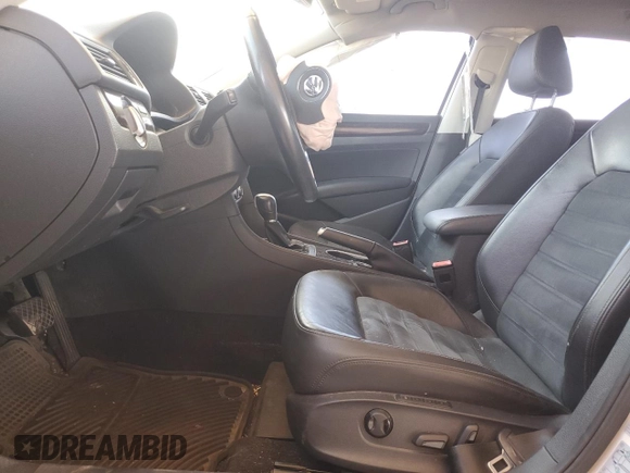 2015 Volkswagen Passat SEL Premium z VIN 1VWCV7A33FC046538, wystawiony jako Copart lot #57915835 z przebiegiem 155 443 mil mil oraz Szkoda całkowita • Salvage title. Historia ofert i sprzedaży dostępna na DreamBid. Obrazek 7.