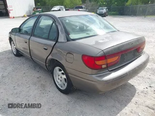 2000 Saturn SL z VIN 1G8ZK527XYZ121984, wystawiony jako IAAI lot #42099839 z przebiegiem 174 210 mil mil oraz . Historia ofert i sprzedaży dostępna na DreamBid. Obrazek 3.