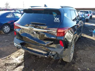 2021 Kia Seltos EX z VIN KNDERCAA3M7105522, wystawiony jako IAAI lot #41416520 z przebiegiem 93 412 mil mil oraz . Historia ofert i sprzedaży dostępna na DreamBid. Obrazek 6.
