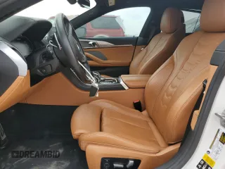 2023 BMW 8 Series M850i z VIN WBAGV8C01PCK29190, wystawiony jako Copart lot #47189205 z przebiegiem 32 691 mil mil oraz Szkoda całkowita • Salvage title. Historia ofert i sprzedaży dostępna na DreamBid. Obrazek 7.