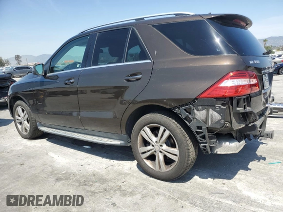 2013 Mercedes-Benz M 350 z VIN 4JGDA5JB0DA125409, wystawiony jako Copart lot #52187965 z przebiegiem 147 803 mil mil oraz Szkoda całkowita • Salvage title. Historia ofert i sprzedaży dostępna na DreamBid. Obrazek 2.